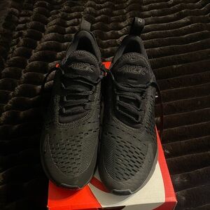 Women’s Air Max 270 🖤